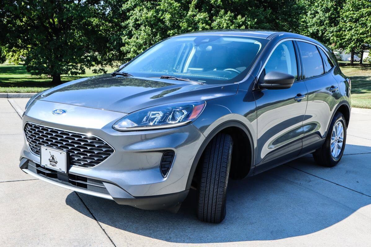 2022 Ford Escape SE photo 3