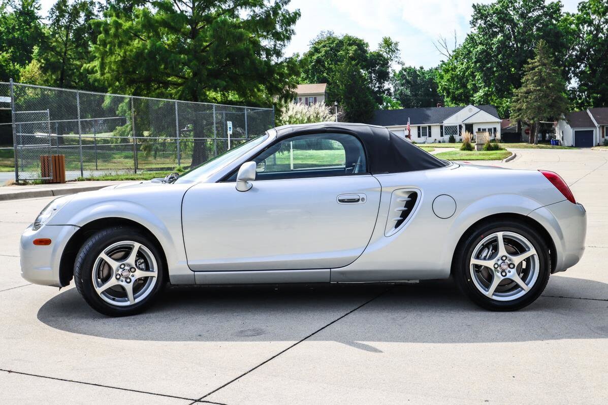 2003 Toyota MR2 Spyder Base photo 4