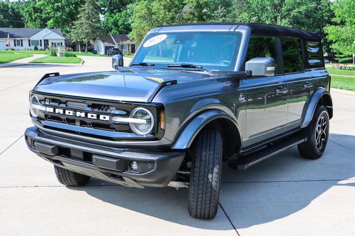 2023 Ford Bronco Outer Banks photo 3