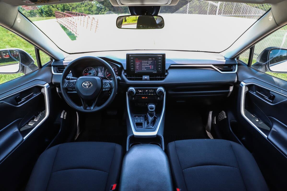 2021 Toyota RAV4 LE photo 2