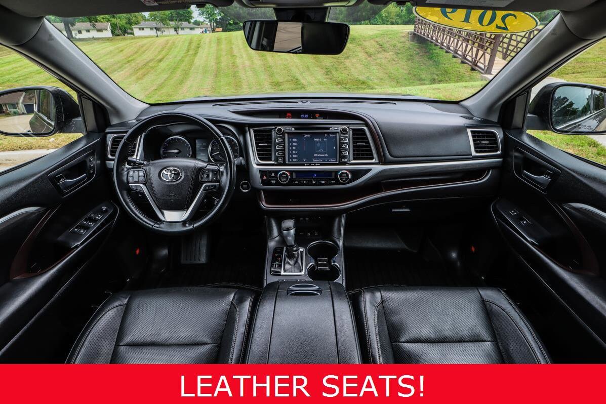 2019 Toyota Highlander Limited photo 2
