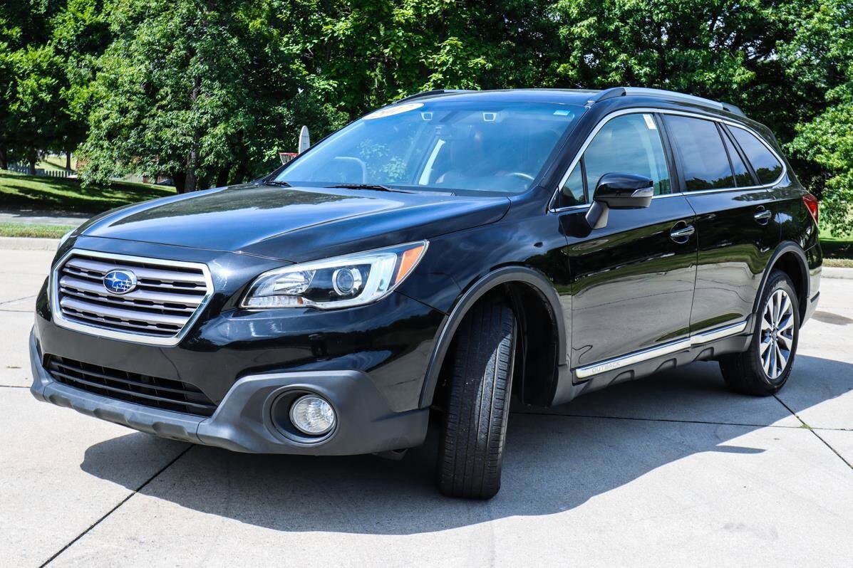2017 Subaru Outback 2.5i Touring photo 2