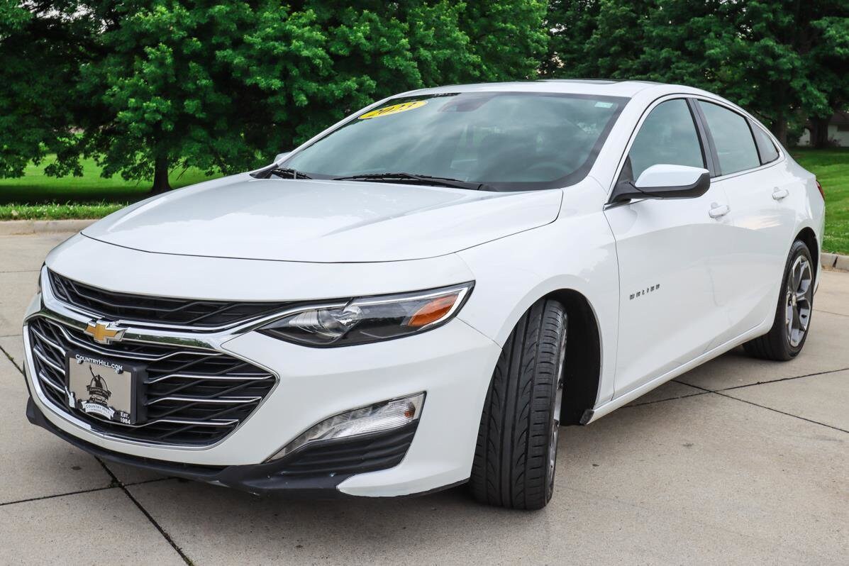 2023 Chevrolet Malibu 1LT photo 2