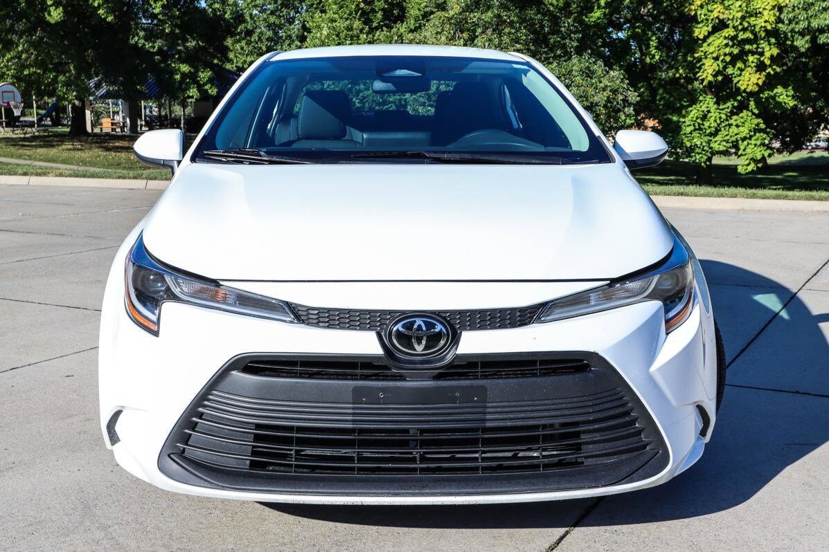 2024 Toyota Corolla LE photo 3