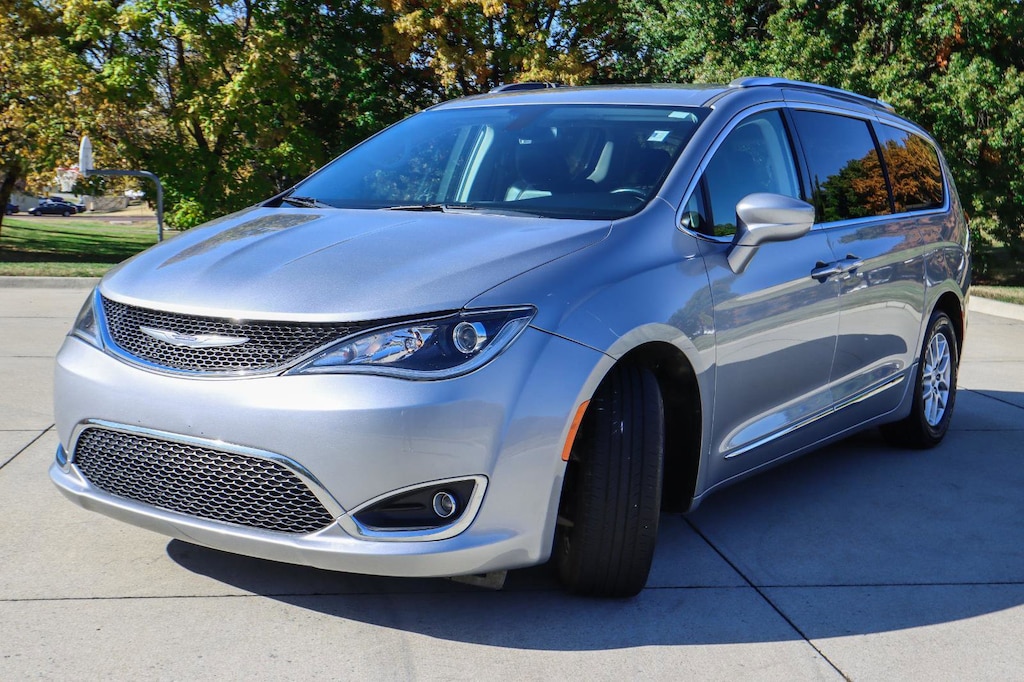 Used 2020 Chrysler Pacifica Touring L Mini-van, Passenger