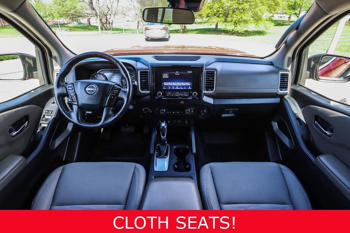 2022 Nissan Frontier SV Crew Cab photo 2