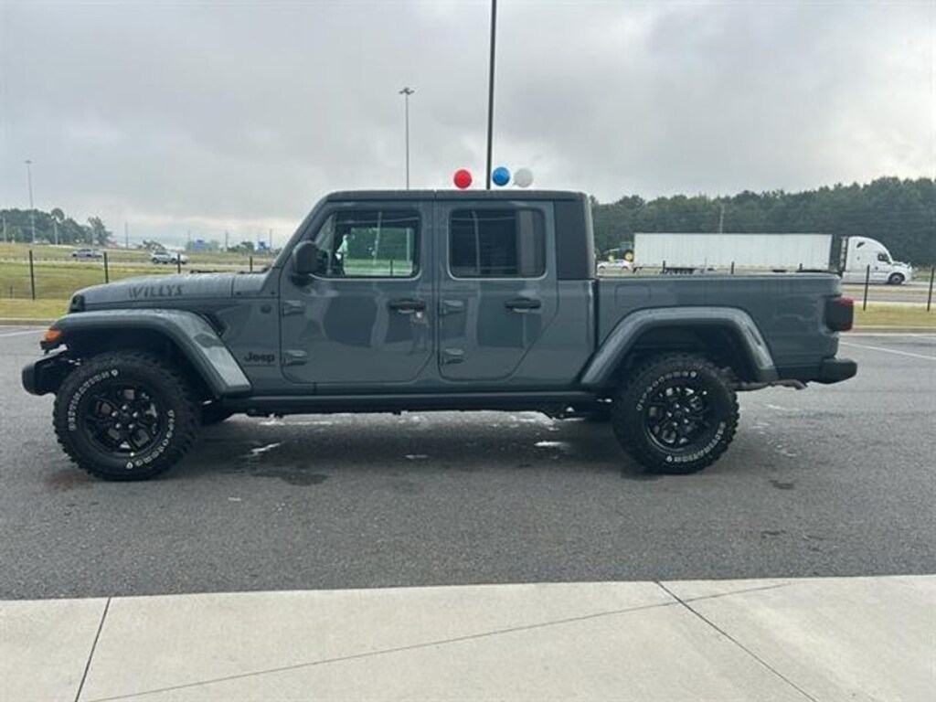 New 2025 Jeep Gladiator WILLYS 4X4 Pickup