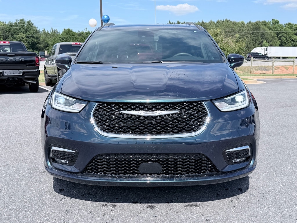 Used 2022 Chrysler Pacifica Touring Passenger Van