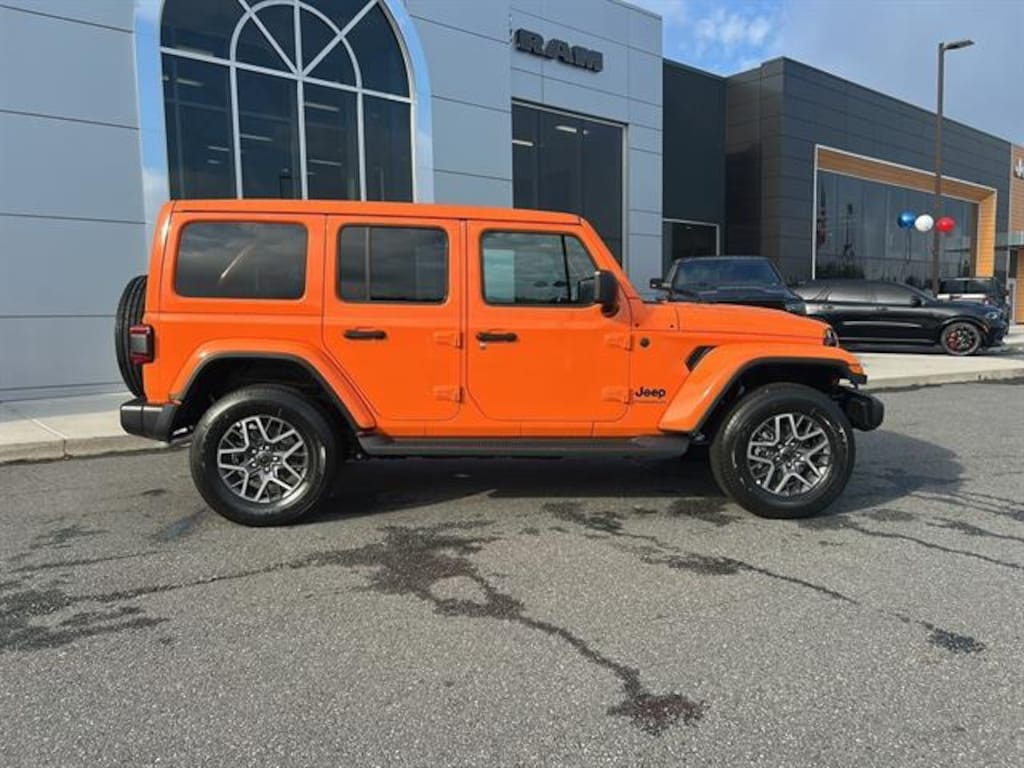 New 2025 Jeep Wrangler 4-DOOR SAHARA Sport Utility