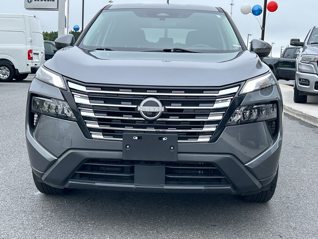 2024 Nissan Rogue SV photo 2