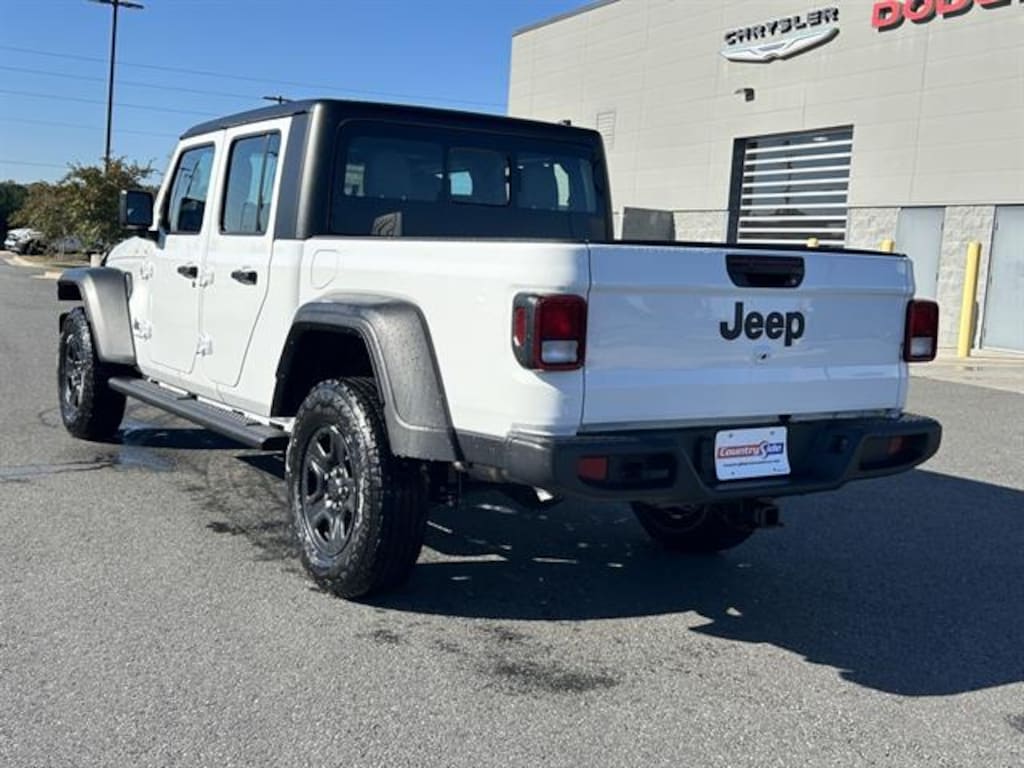 New 2025 Jeep Gladiator SPORT 4X4 Pickup