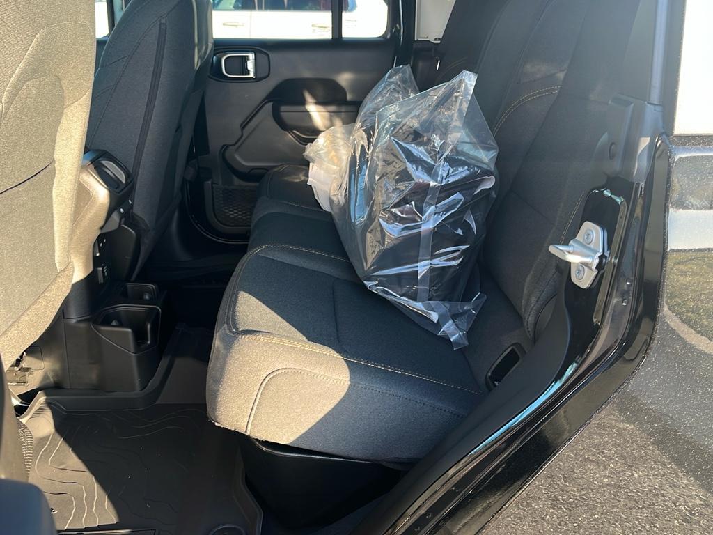 2025 Jeep Gladiator Willys - Photo 23