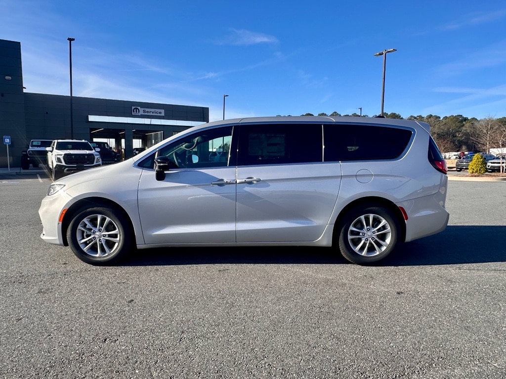 New 2026 Chrysler Pacifica SELECT Passenger Van