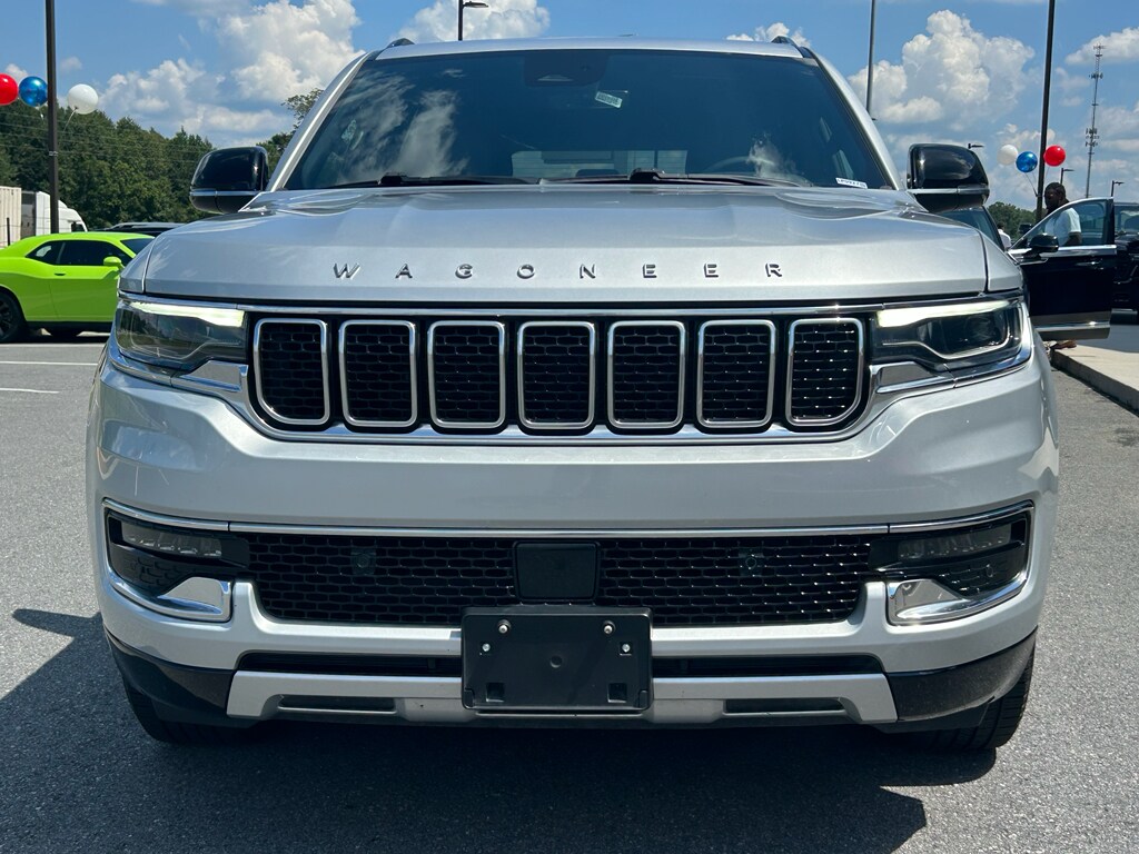 2024 Jeep Wagoneer L Series II photo 2