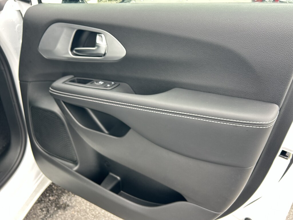 2026 Chrysler Pacifica Limited - Photo 24