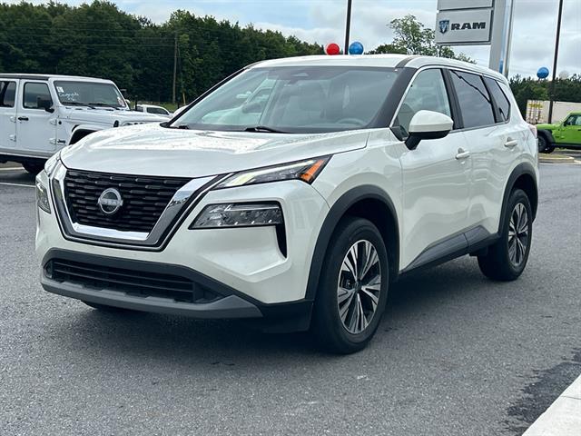 2023 Nissan Rogue SV's photo