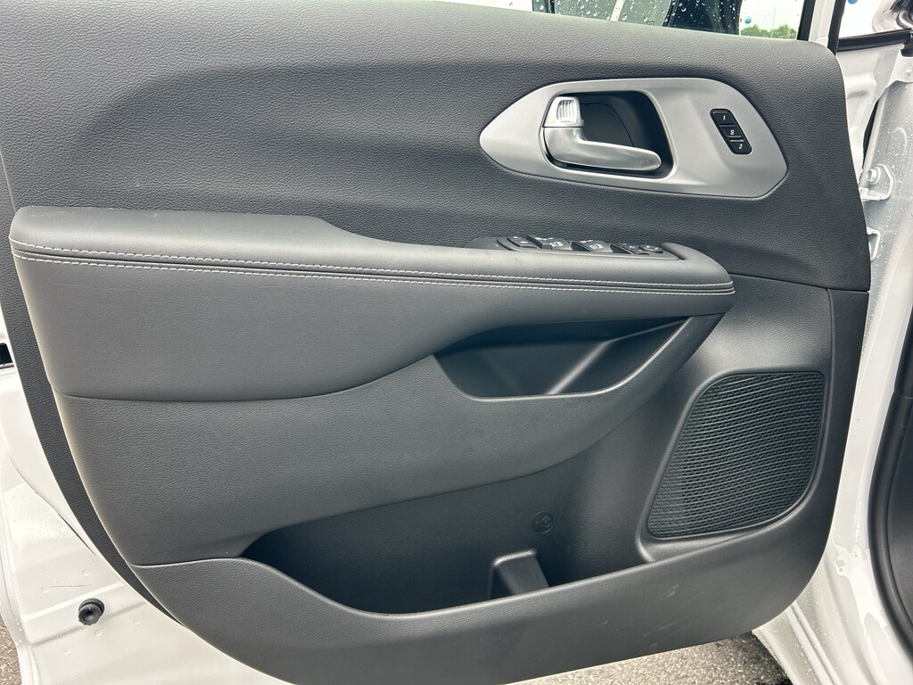 2026 Chrysler Pacifica Limited - Photo 23