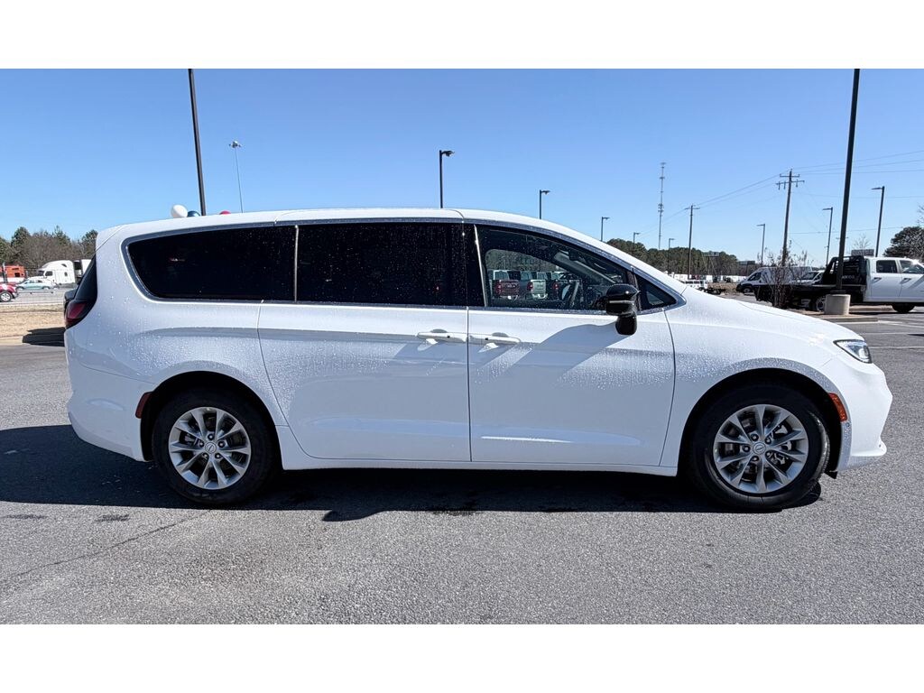 New 2026 Chrysler Pacifica LIMITED Passenger Van
