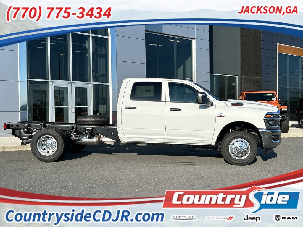 New 2025 Ram 3500 Chassis Cab 3500 TRADESMAN CREW CAB CHASSIS 4X4 60' CA Pickup