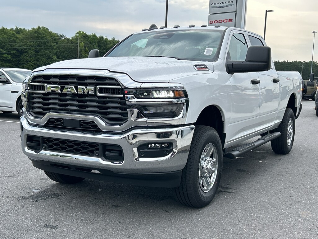 2025 Ram 2500 Tradesman photo 3