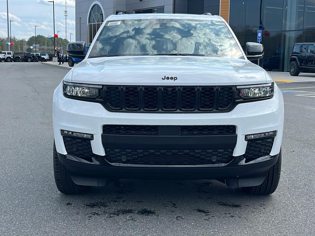 2025 Jeep Grand Cherokee Limited photo 2