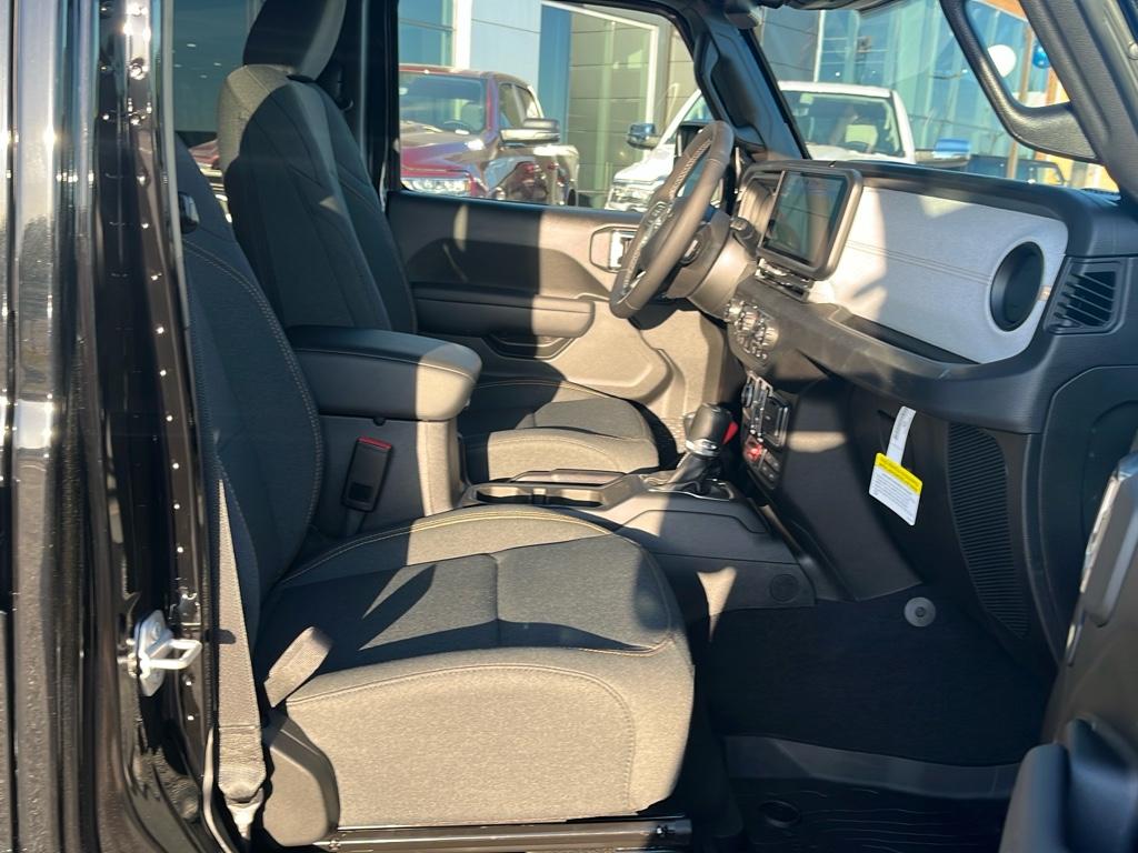 2025 Jeep Gladiator Willys - Photo 22
