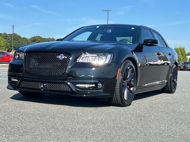 2023 Chrysler 300 C photo 2