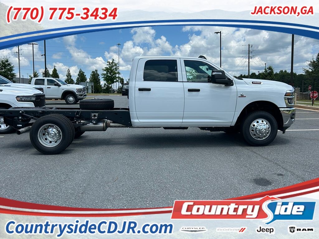 New 2025 Ram 3500 Chassis Cab 3500 TRADESMAN CREW CAB CHASSIS 4X4 60' CA Pickup