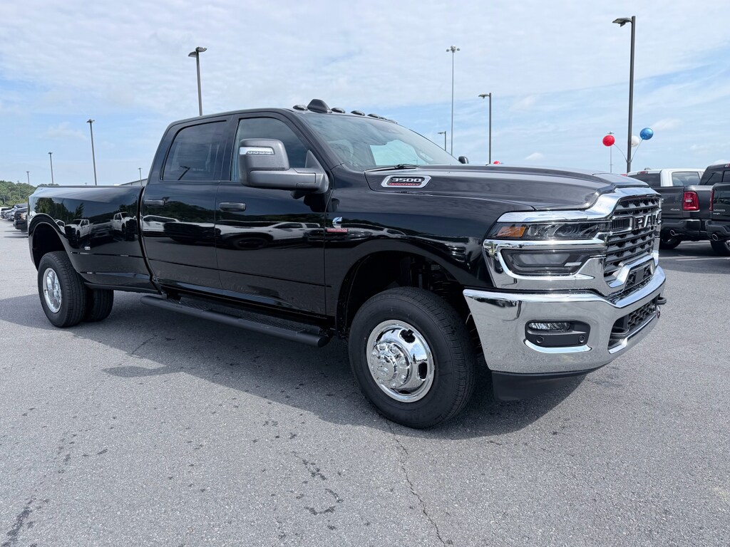 New 2026 Ram 3500 TRADESMAN CREW CAB 4X4 8' BOX Pickup