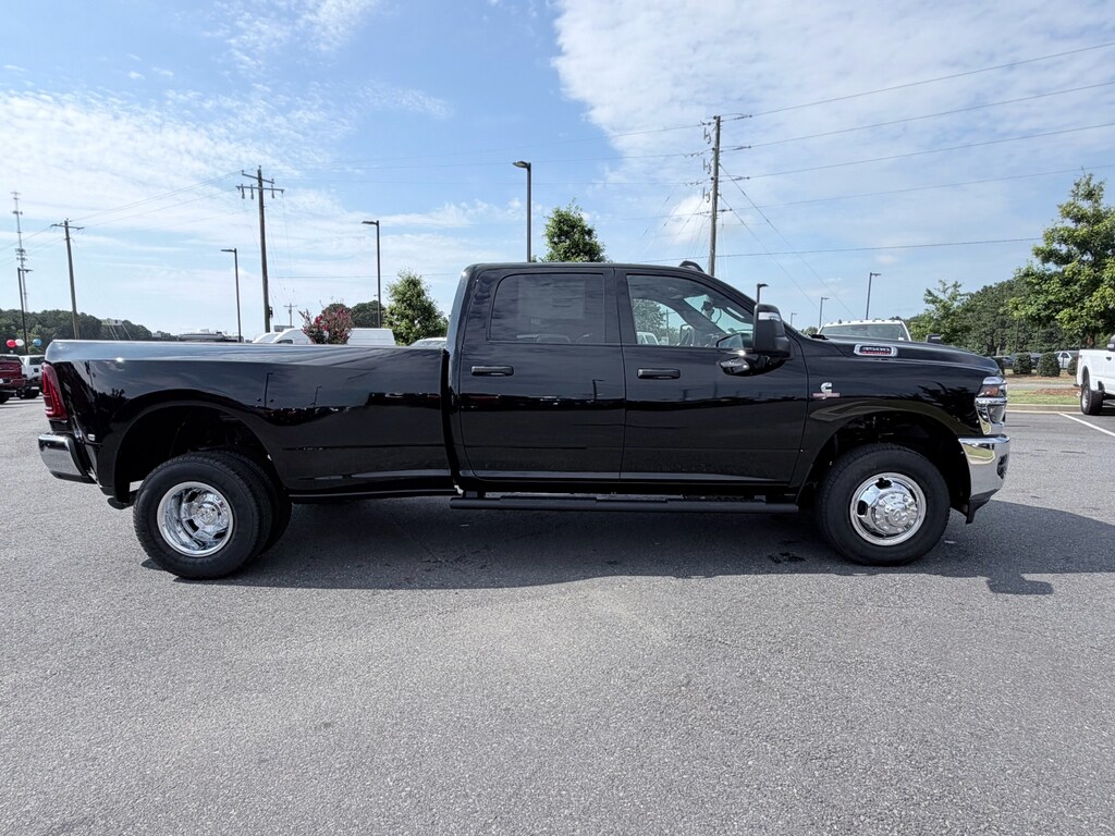 New 2026 Ram 3500 TRADESMAN CREW CAB 4X4 8' BOX Pickup