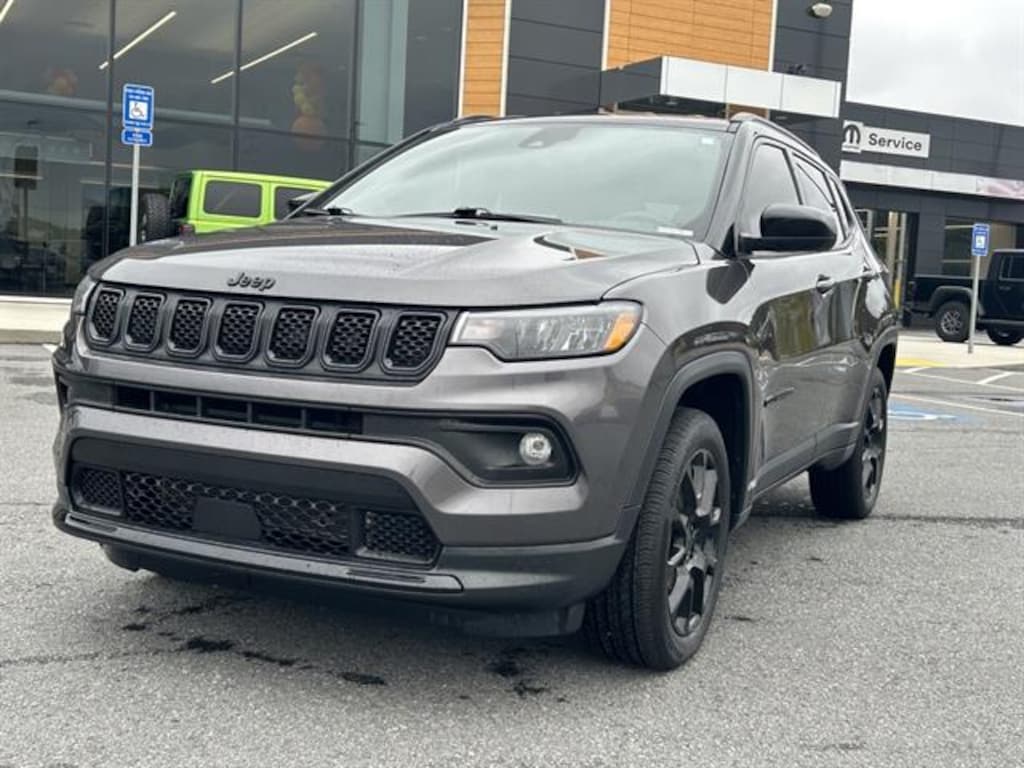 Used 2023 Jeep Compass Latitude SUV