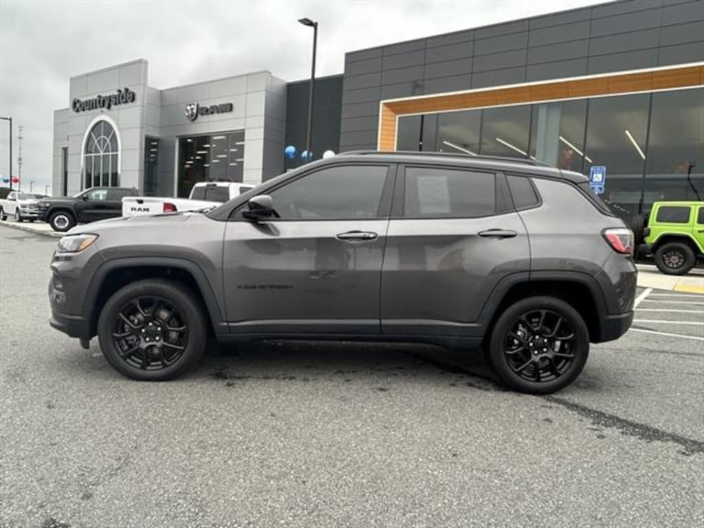 Used 2023 Jeep Compass Latitude SUV