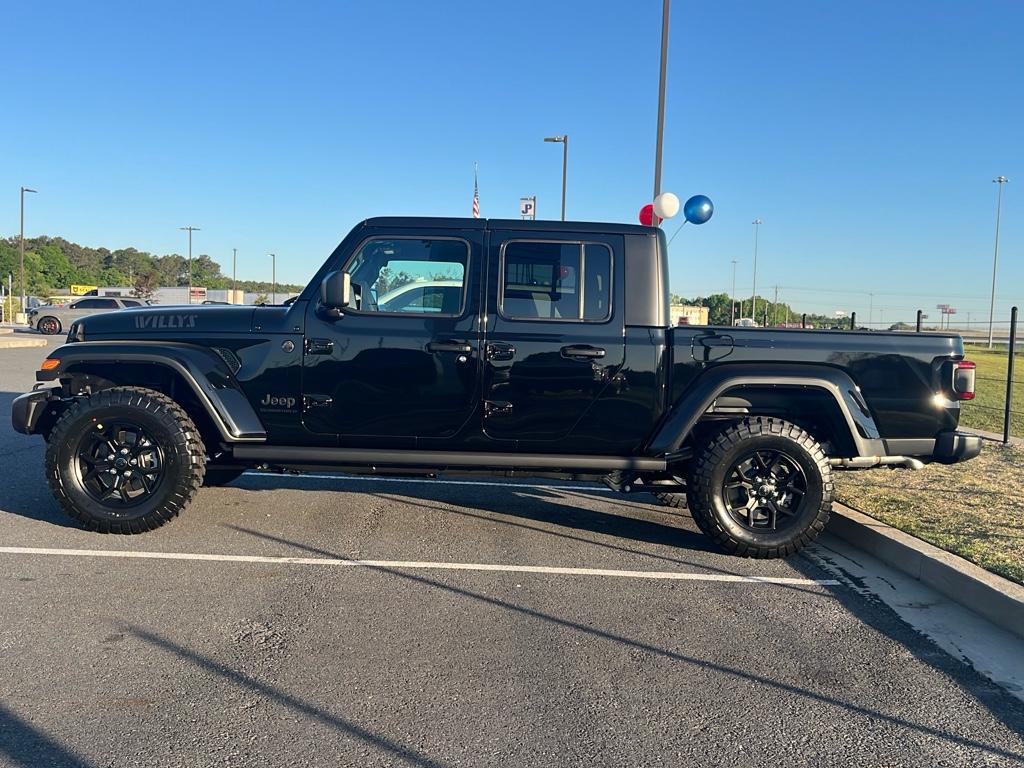 2025 Jeep Gladiator Willys photo 3
