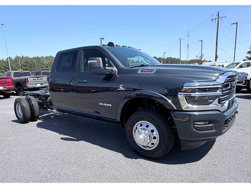 New 2026 Ram 3500 BIG HORN CREW CAB CHASSIS 4X4 60' CA Pickup