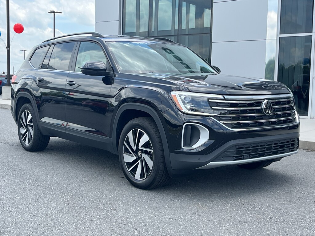 2025 Volkswagen Atlas SE Technology photo 3