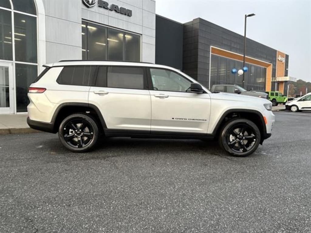 New 2025 Jeep Grand Cherokee L LIMITED 4X2 Sport Utility