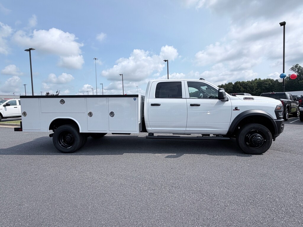 New 2026 Ram 5500 Chassis Cab TRADESMAN CREW 4X4 84' CA Pickup