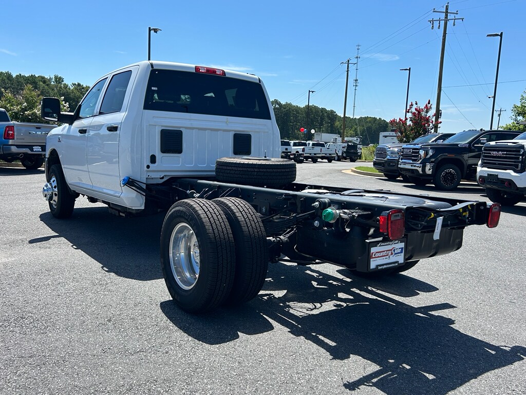 2025 Ram 3500 Tradesman photo 2