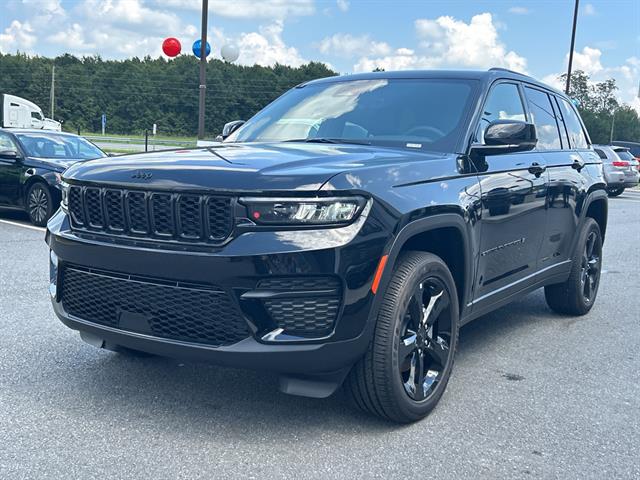 2025 Jeep Grand Cherokee Altitude's photo