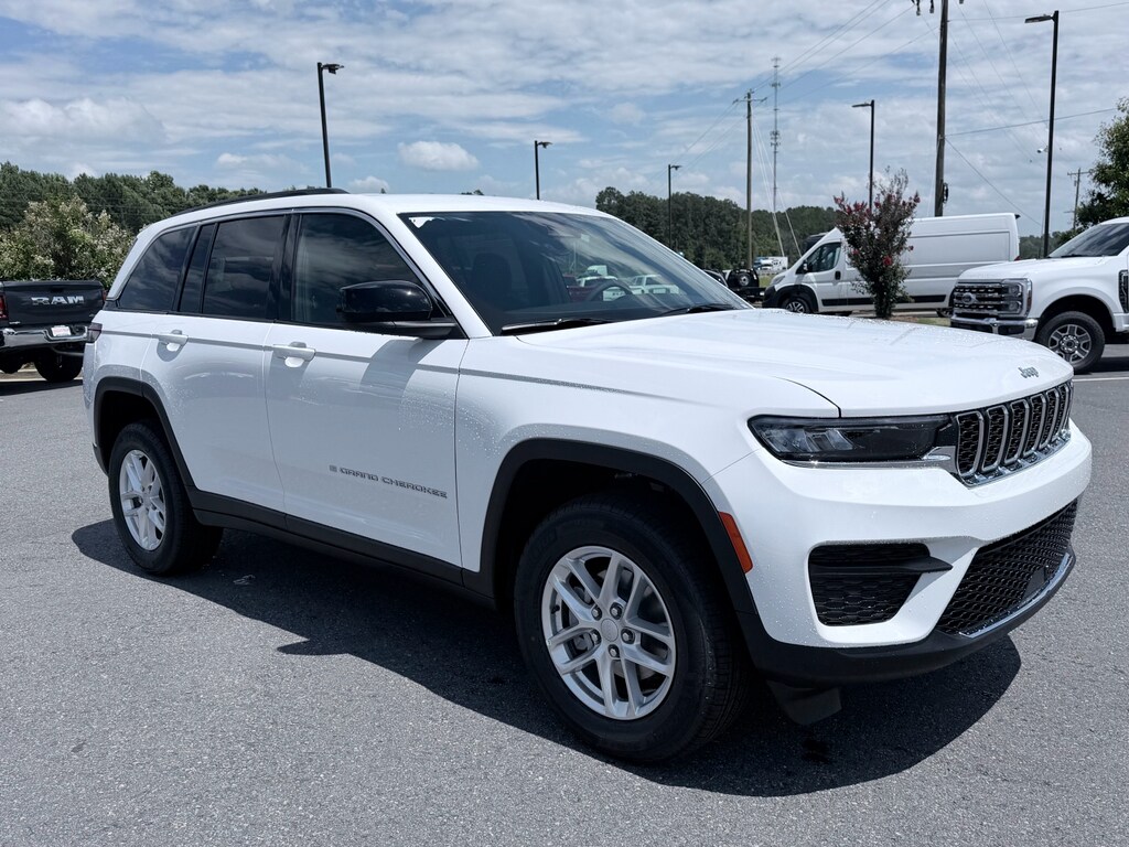 New 2026 Jeep Grand Cherokee LAREDO 4X2 Sport Utility