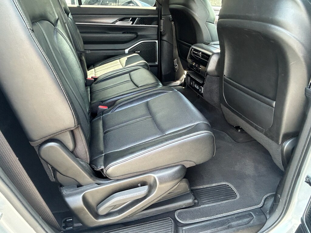 2024 Jeep Wagoneer L Series II - Photo 30