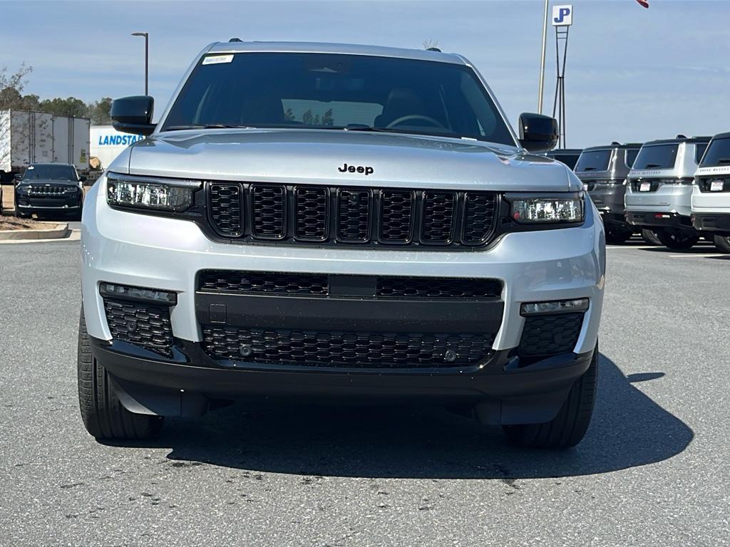 2025 Jeep Grand Cherokee L photo 2