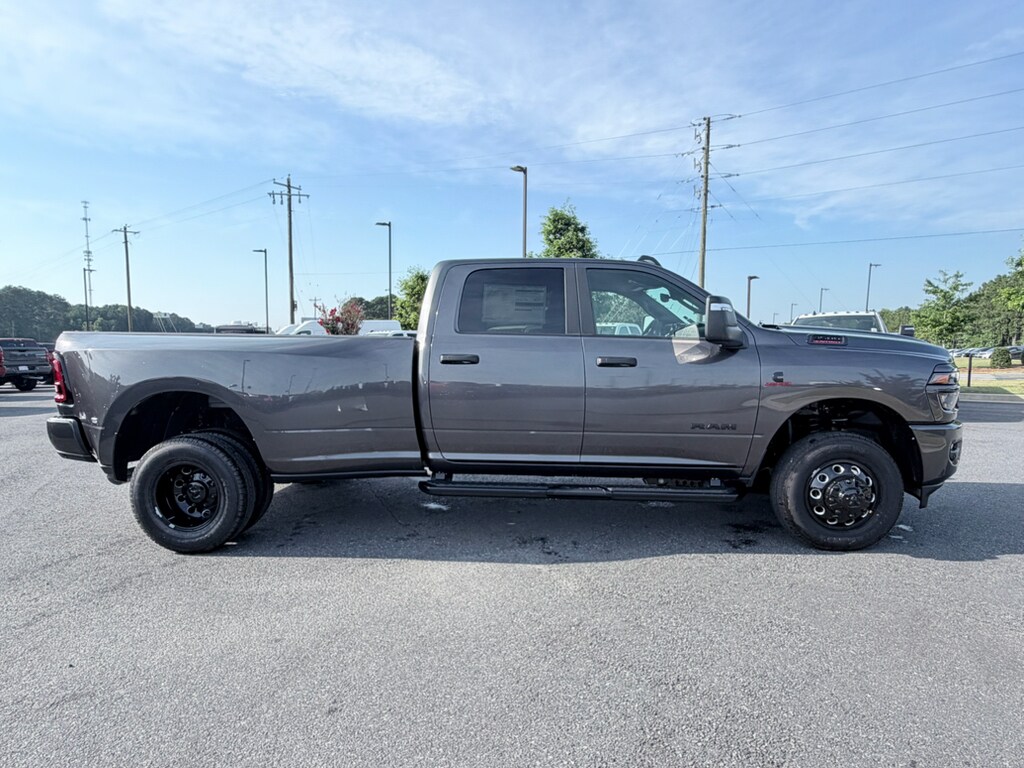New 2026 Ram 3500 BIG HORN CREW CAB 4X4 8' BOX Pickup