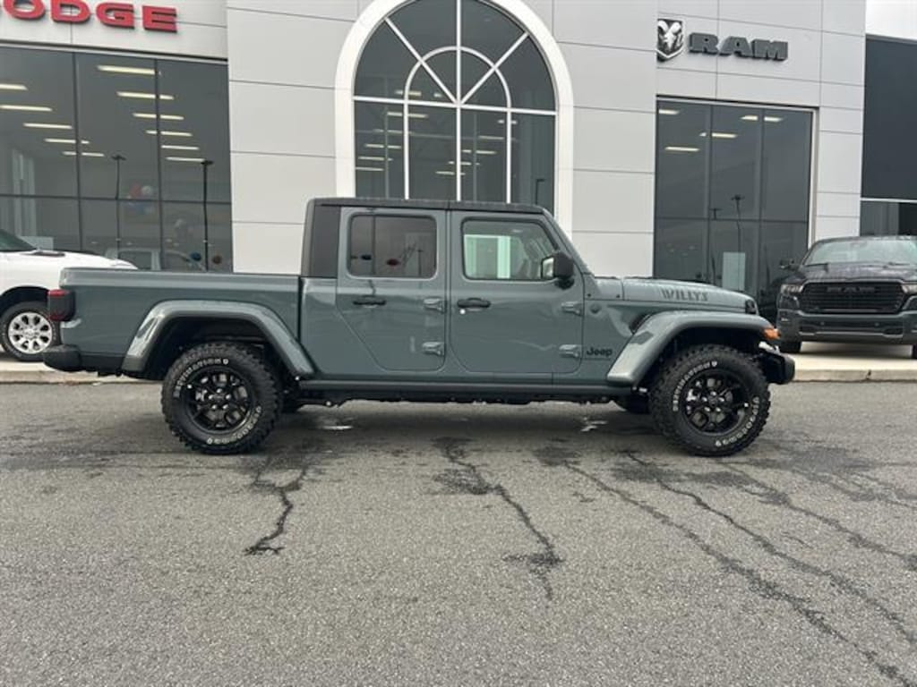 New 2025 Jeep Gladiator WILLYS 4X4 Pickup