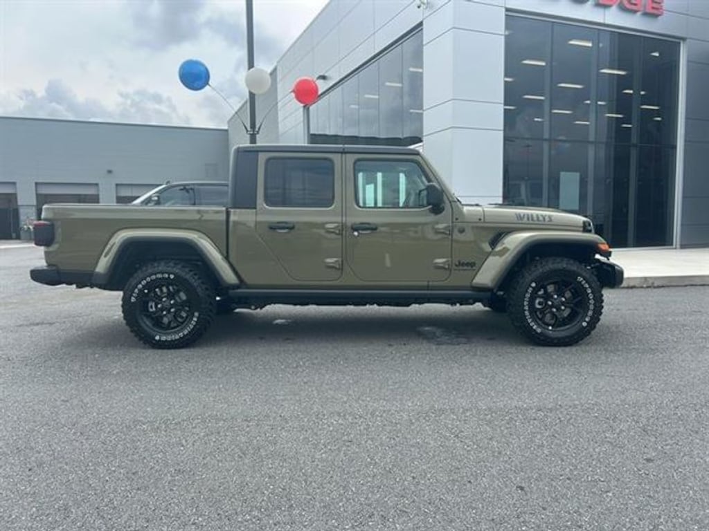 New 2025 Jeep Gladiator WILLYS 4X4 Pickup