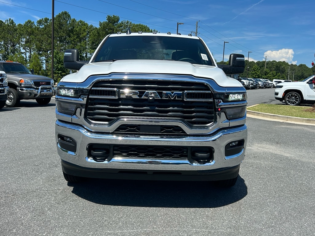 New 2025 Ram 3500 Chassis Cab 3500 TRADESMAN CREW CAB CHASSIS 4X4 60' CA Pickup