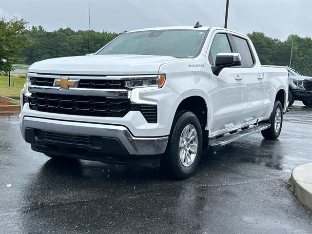 2024 Chevrolet Silverado 1500 LT's photo
