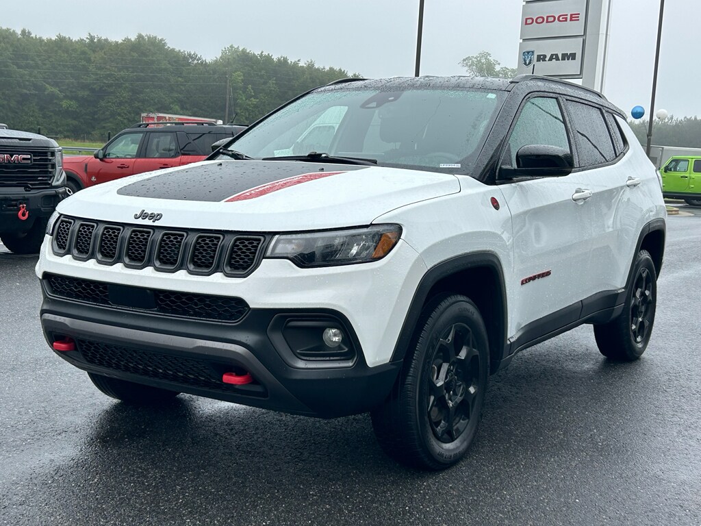 2024 Jeep Compass Trailhawk photo 3