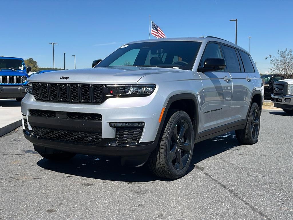 2025 Jeep Grand Cherokee L photo 3