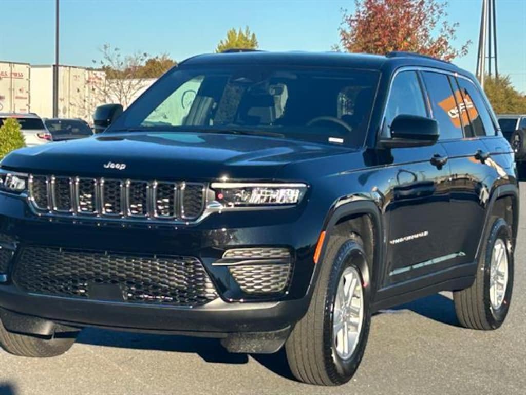 New 2025 Jeep Grand Cherokee LAREDO 4X2 Sport Utility